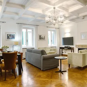 https://orsoline-8.it-romehotels.com