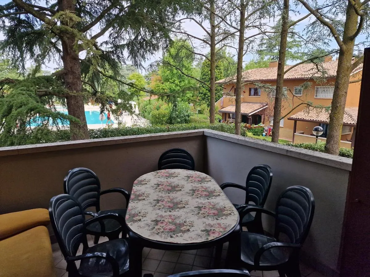 公寓 Casa Vittoria Sirmione Punta Gro Con Piscina公寓 意大利