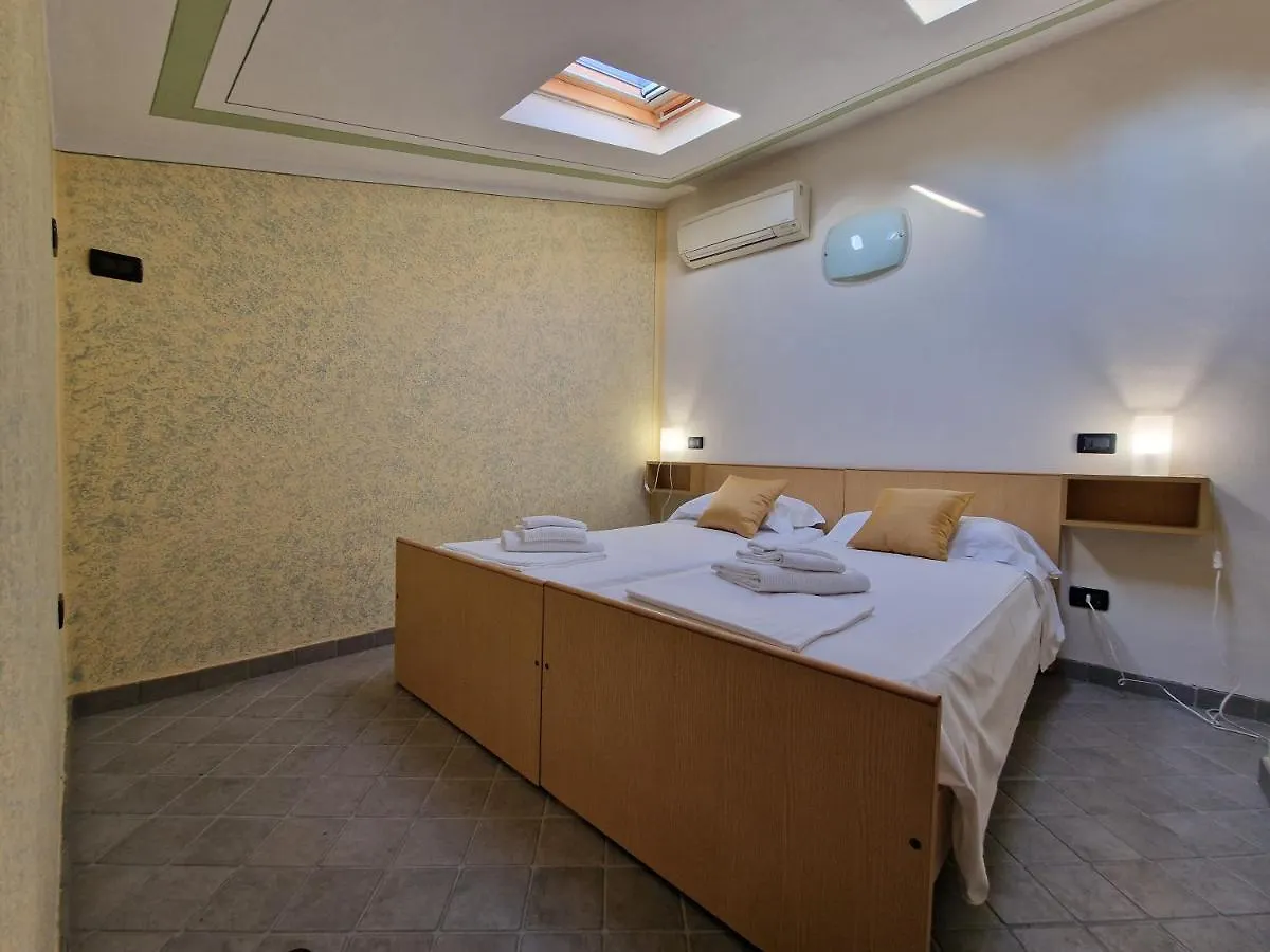 Appartamento Casa Vittoria Sirmione Punta Gro Con Piscina Italia